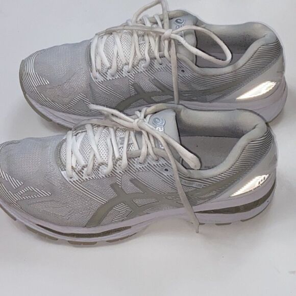 Asics Air Nimbus 19 White & Gray Athletic Running Shoes with Supportive Midsole - Picture 2 of 13